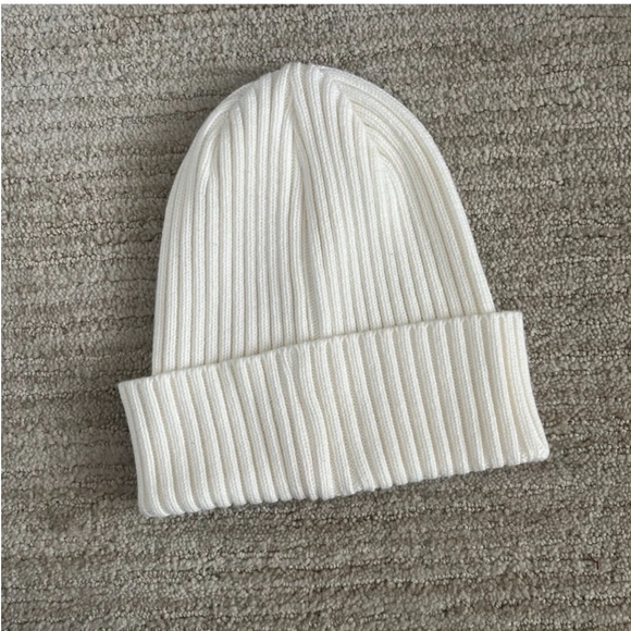 Preloved cream Supreme beanie - Picture 2 of 6